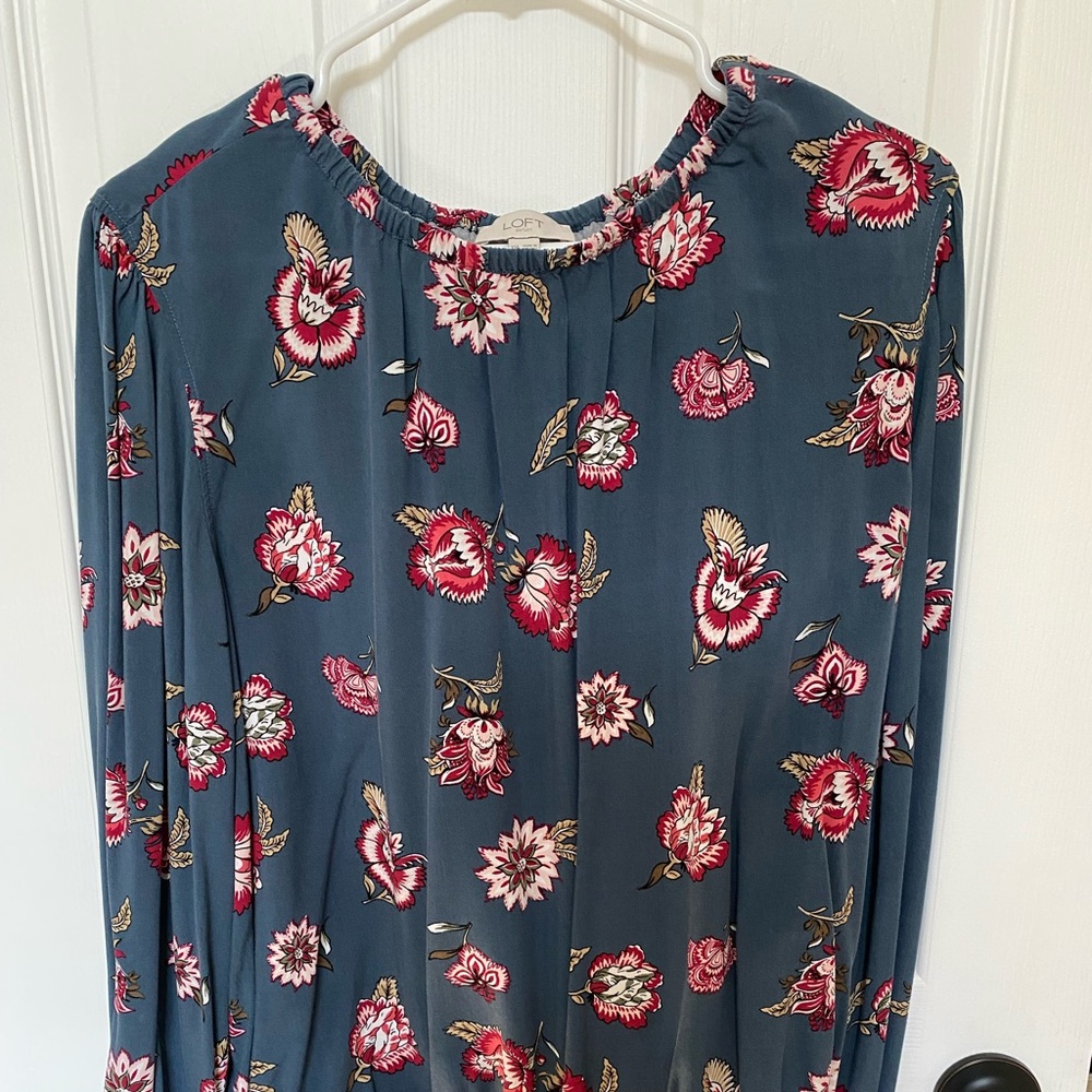 Blouse with gathered hem and sleeves